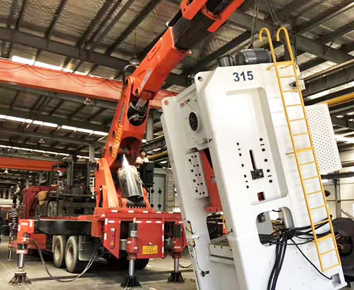 三江附近随车吊出租，轻松解决运输难题